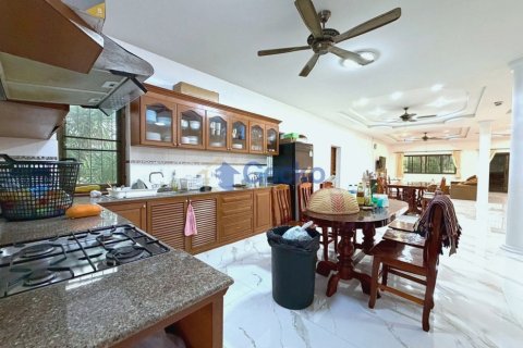 House in Pattaya, Thailand 4 bedrooms № 199600 - photo 7