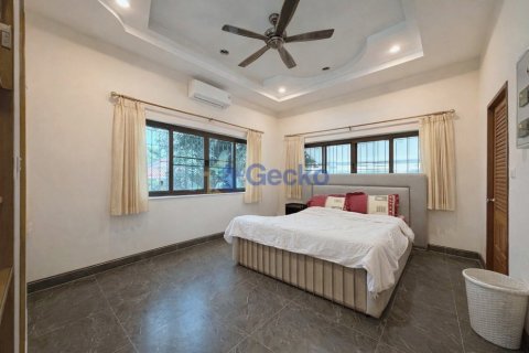 House in Pattaya, Thailand 4 bedrooms № 199600 - photo 14