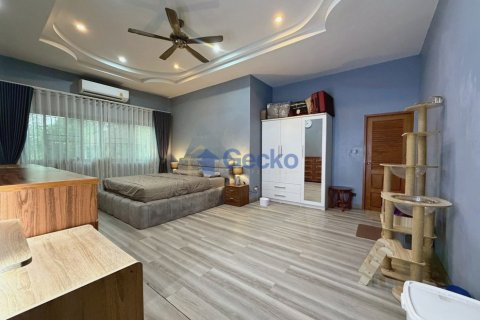 House in Pattaya, Thailand 4 bedrooms № 199600 - photo 11