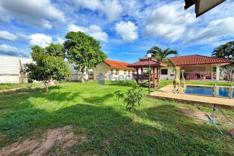 House in Pattaya, Thailand 4 bedrooms № 199600 - photo 27