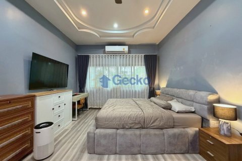 House in Pattaya, Thailand 4 bedrooms № 199600 - photo 12