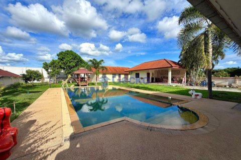 House in Pattaya, Thailand 4 bedrooms № 199600 - photo 20