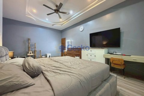 House in Pattaya, Thailand 4 bedrooms № 199600 - photo 13