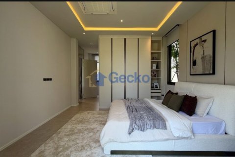 House in Pattaya, Thailand 4 bedrooms № 199598 - photo 17
