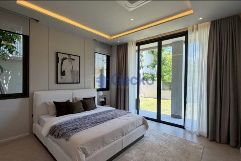 House in Pattaya, Thailand 4 bedrooms № 199598 - photo 16
