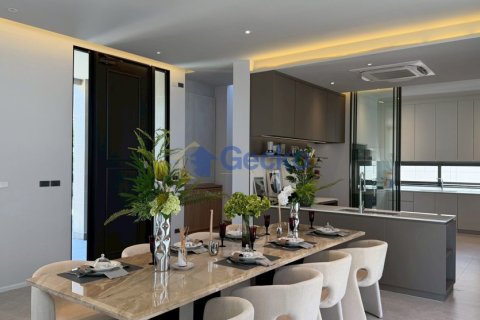 House in Pattaya, Thailand 4 bedrooms № 199598 - photo 11