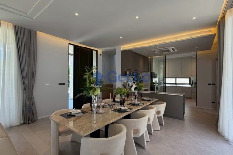 House in Pattaya, Thailand 4 bedrooms № 199598 - photo 4