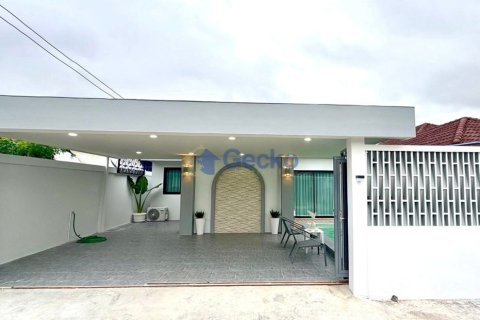 House in Pattaya, Thailand 3 bedrooms № 199601 - photo 2