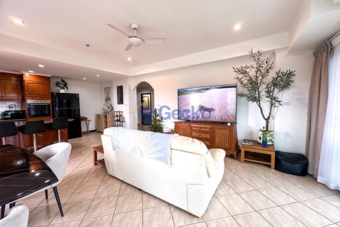 Condo in Pattaya, Thailand, 2 bedrooms № 199603 - photo 11