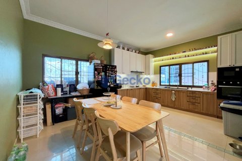 House in Pattaya, Thailand 3 bedrooms № 199602 - photo 9