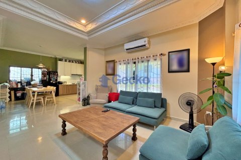 House in Pattaya, Thailand 3 bedrooms № 199602 - photo 5