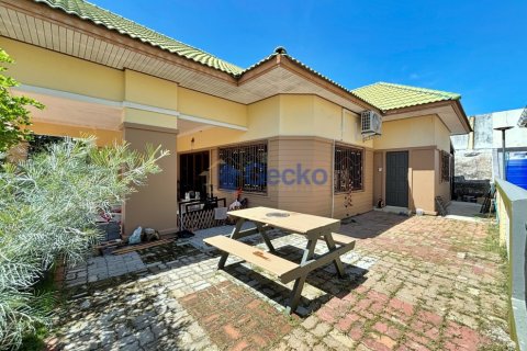 House in Pattaya, Thailand 3 bedrooms № 199602 - photo 21