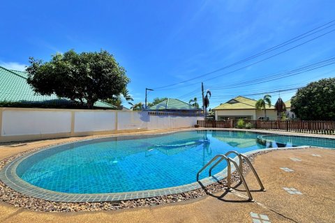 House in Pattaya, Thailand 3 bedrooms № 199602 - photo 2