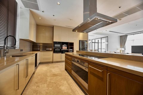 Condo in Bangkok, Thailand, 3 bedrooms  № 180676 - photo 4