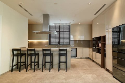 Condo in Bangkok, Thailand, 3 bedrooms  № 180676 - photo 5
