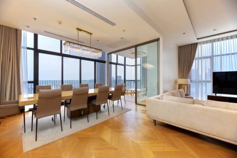 Condo in Bangkok, Thailand, 3 bedrooms  № 180676 - photo 2