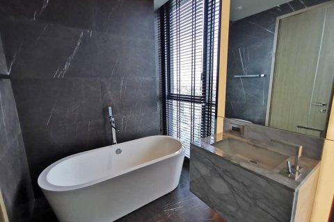 Condo in Bangkok, Thailand, 2 bedrooms  № 180677 - photo 12