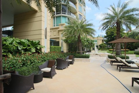 Condo in Bangkok, Thailand, 3 bedrooms  № 180674 - photo 24