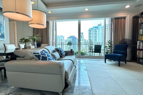 Condo in Bangkok, Thailand, 3 bedrooms  № 180674