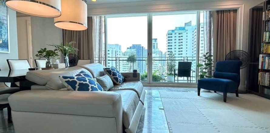 Condo in Bangkok, Thailand, 3 bedrooms  № 180674