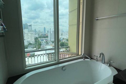 Condo in Bangkok, Thailand, 3 bedrooms  № 180674 - photo 15