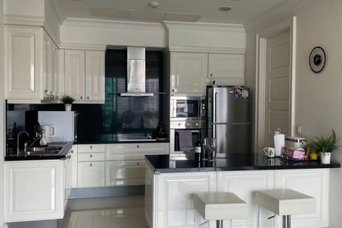 Condo in Bangkok, Thailand, 3 bedrooms  № 180674 - photo 9