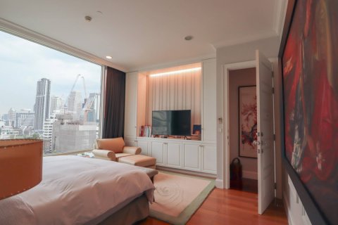 Condo in Bangkok, Thailand, 3 bedrooms  № 180675 - photo 13