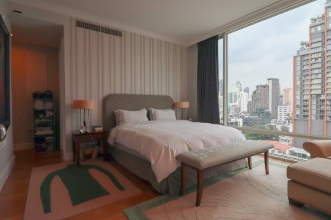 Condo in Bangkok, Thailand, 3 bedrooms  № 180675 - photo 17