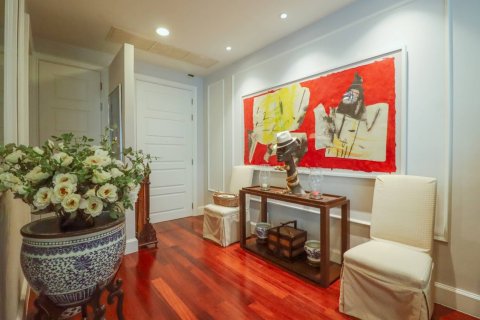 Condo in Bangkok, Thailand, 3 bedrooms  № 180675 - photo 11