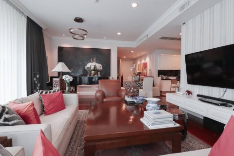Condo in Bangkok, Thailand, 3 bedrooms  № 180675 - photo 3