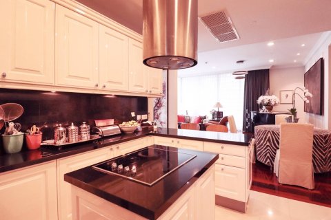 Condo in Bangkok, Thailand, 3 bedrooms  № 180675 - photo 10