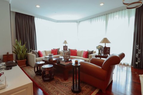 Condo in Bangkok, Thailand, 3 bedrooms  № 180675 - photo 4