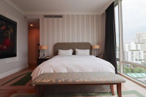 Condo in Bangkok, Thailand, 3 bedrooms  № 180675 - photo 18
