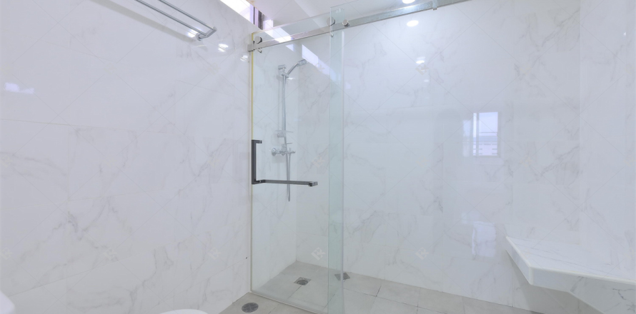 Condominio de 3 dormitorios en Bangkok, Tailandia № 209288