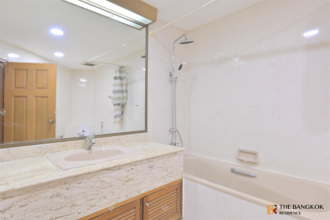 Condo in Bangkok, Thailand, 3 bedrooms  № 209291