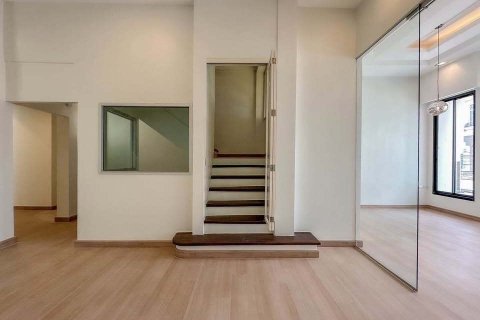 Townhouse à Saphan Sung, Bangkok, Thaïlande 4 chambres № 173270 - photo 15