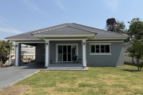 House in San Sai, Thailand 3 bedrooms № 173272 - photo 2