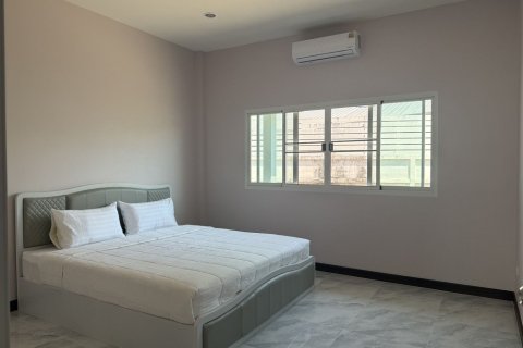 House in San Sai, Thailand 3 bedrooms № 173272 - photo 13