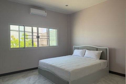 House in San Sai, Thailand 3 bedrooms № 173272 - photo 12
