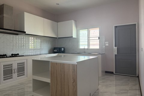 House in San Sai, Thailand 3 bedrooms № 173272 - photo 9