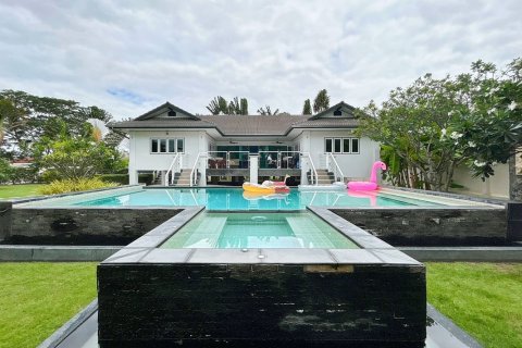 Chalet de 4 dormitorios en Hua Hin, Tailandia № 221828