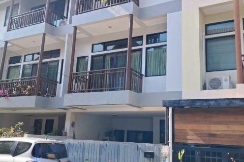 Дом в Паттайе, Таиланд с 4 спальнями  № 149694 - фото 1