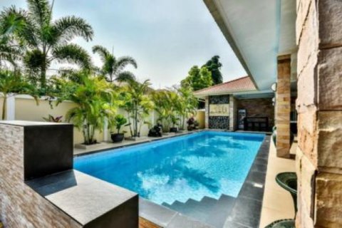 Villa in Hua Hin, Thailand 4 bedrooms № 193389 - photo 4