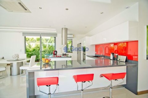 House in Pattaya, Thailand 4 bedrooms № 197119 - photo 20