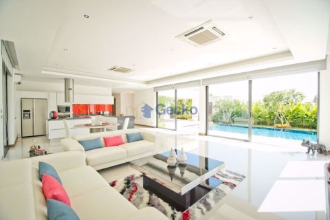 House in Pattaya, Thailand 4 bedrooms № 197119 - photo 24