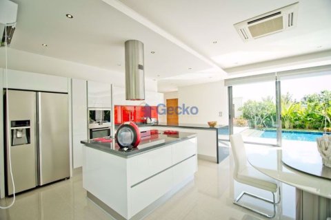 House in Pattaya, Thailand 4 bedrooms № 197119 - photo 18