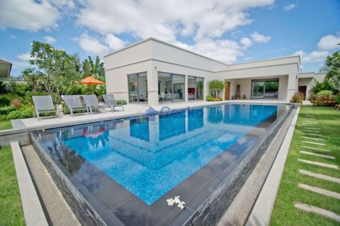 House in Pattaya, Thailand 4 bedrooms № 197119 - photo 28