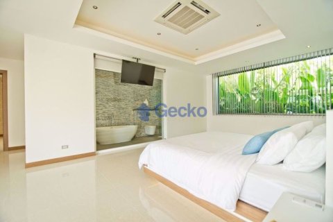 House in Pattaya, Thailand 4 bedrooms № 197119 - photo 2