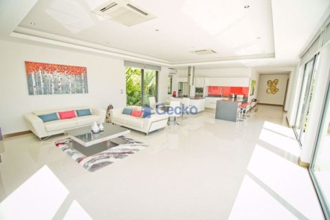 House in Pattaya, Thailand 4 bedrooms № 197119 - photo 25