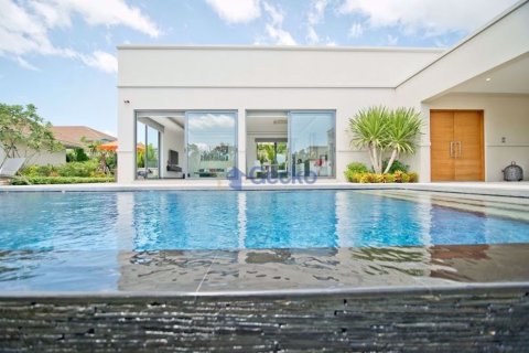 House in Pattaya, Thailand 4 bedrooms № 197119 - photo 30
